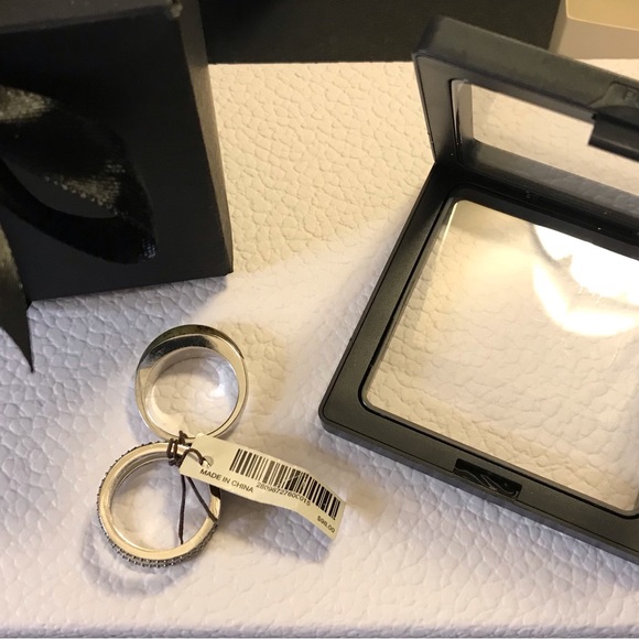 Henri Bendel 2 Piece Ring 💍 - Picture 4 of 8